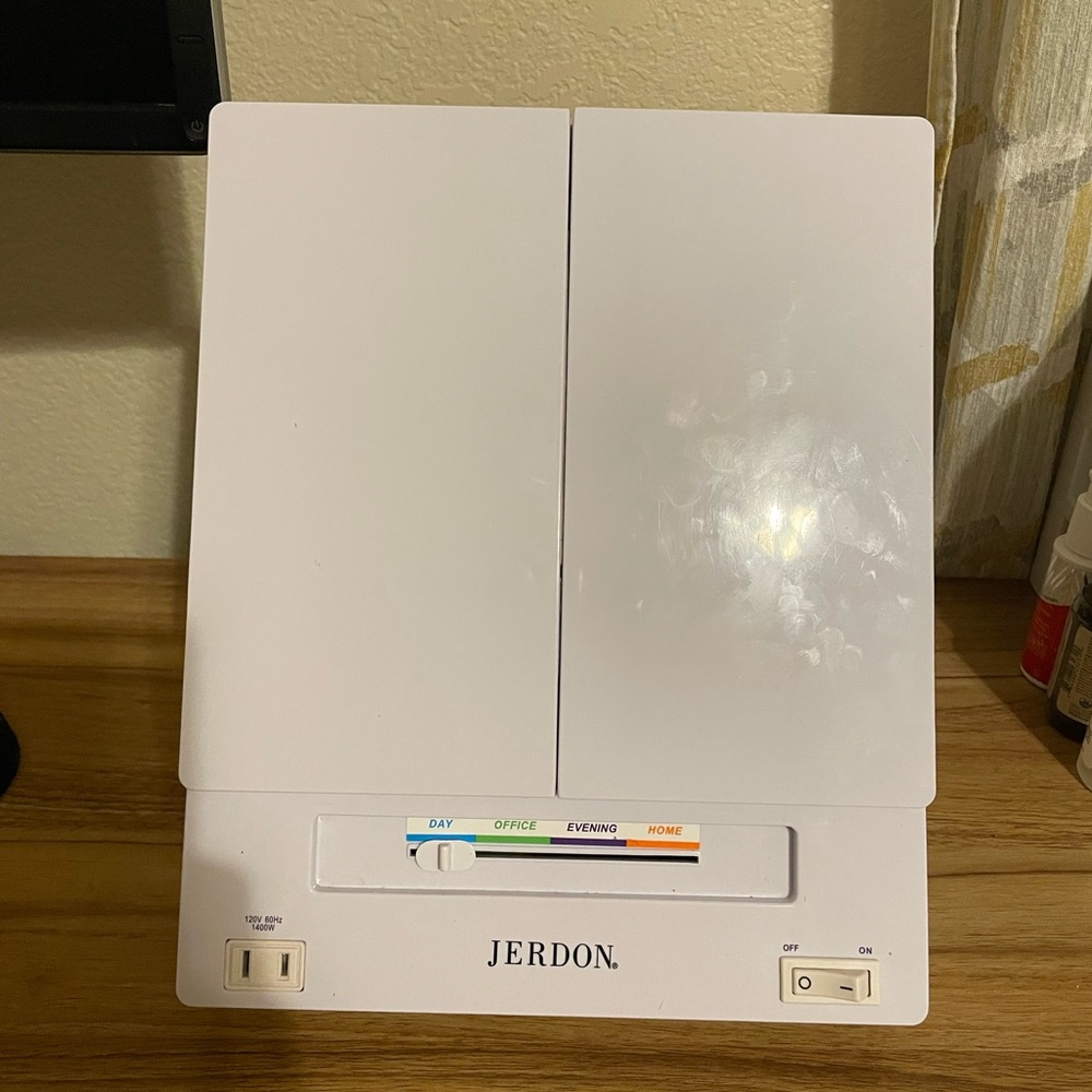 Mirror with different lightings.